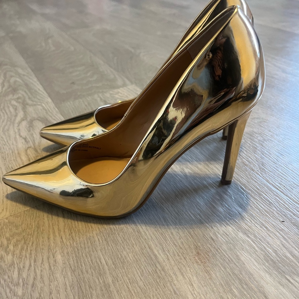 INC International Concepts Metallic Gold Pointed-Toe Stiletto Pumps - Picture 4 of 7
